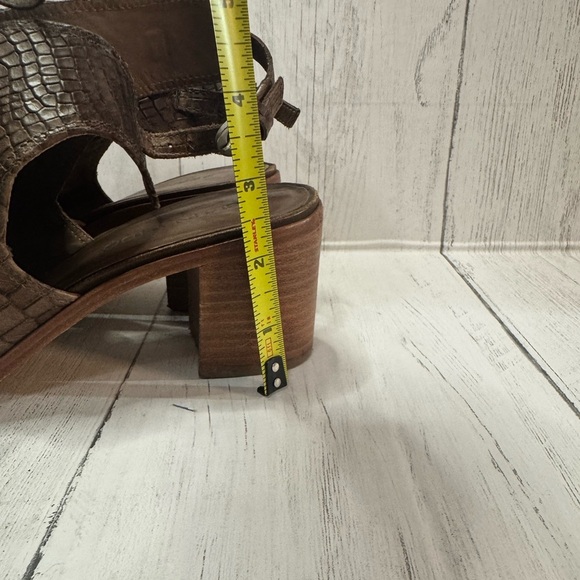 Bernardo Brown Snakeskin Lace-Up & black Sonoma Sandals, Size 8M - Picture 7 of 9